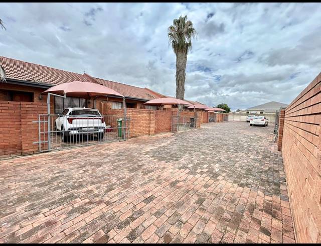 2 BEDROOM TOWNHOUSE FOR SALE IN ANNADALE